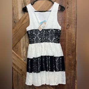 Womens/Juniors Dress